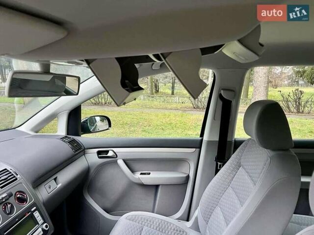 Чорний Фольксваген Туран, об'ємом двигуна 1.6 л та пробігом 221 тис. км за 7750 $, фото 64 на Automoto.ua