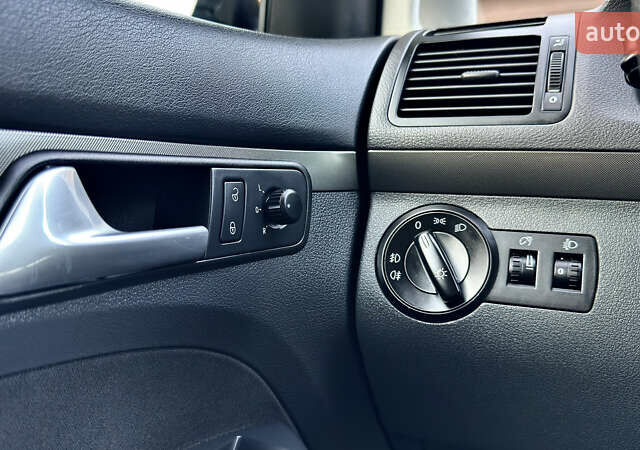 Черный Фольксваген Туран, объемом двигателя 1.6 л и пробегом 176 тыс. км за 8198 $, фото 67 на Automoto.ua