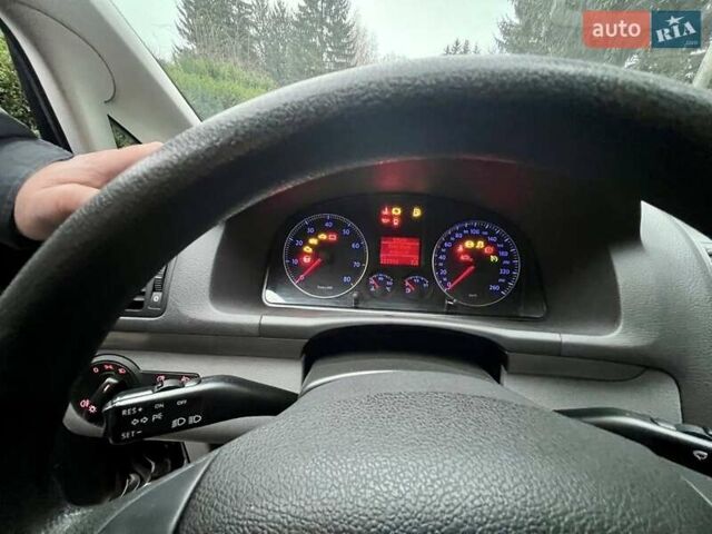 Чорний Фольксваген Туран, об'ємом двигуна 1.6 л та пробігом 221 тис. км за 7750 $, фото 62 на Automoto.ua