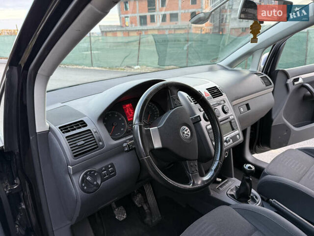 Черный Фольксваген Туран, объемом двигателя 1.4 л и пробегом 210 тыс. км за 5499 $, фото 31 на Automoto.ua