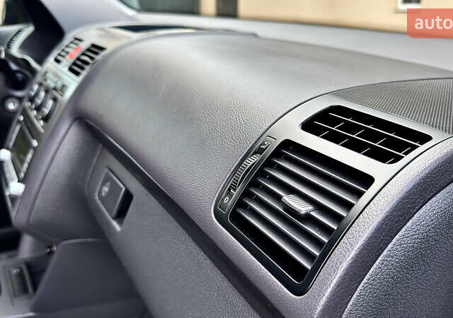 Черный Фольксваген Туран, объемом двигателя 1.6 л и пробегом 176 тыс. км за 8198 $, фото 65 на Automoto.ua