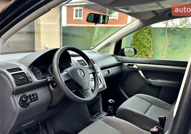 Черный Фольксваген Туран, объемом двигателя 1.6 л и пробегом 176 тыс. км за 8198 $, фото 48 на Automoto.ua