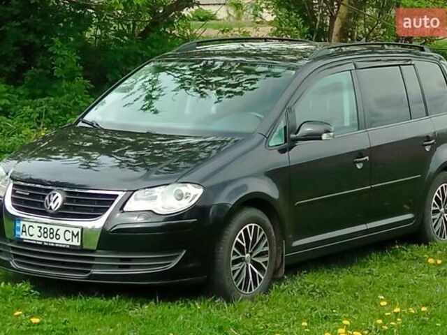 Черный Фольксваген Туран, объемом двигателя 1.9 л и пробегом 293 тыс. км за 7000 $, фото 1 на Automoto.ua