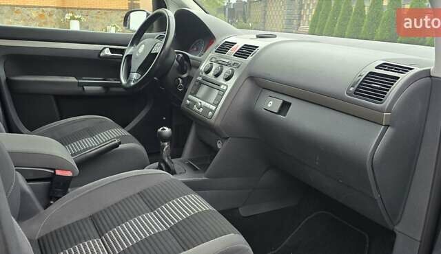 Чорний Фольксваген Туран, об'ємом двигуна 1.6 л та пробігом 242 тис. км за 6700 $, фото 14 на Automoto.ua