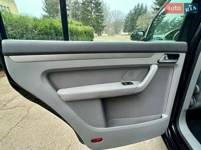 Чорний Фольксваген Туран, об'ємом двигуна 1.6 л та пробігом 221 тис. км за 7750 $, фото 67 на Automoto.ua