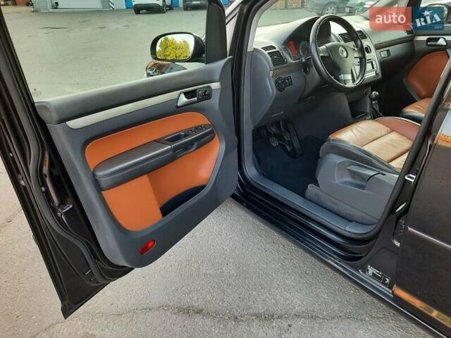 Черный Фольксваген Туран, объемом двигателя 1.6 л и пробегом 213 тыс. км за 8550 $, фото 46 на Automoto.ua