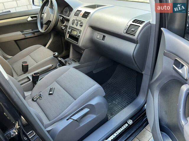 Чорний Фольксваген Туран, об'ємом двигуна 1.6 л та пробігом 227 тис. км за 7500 $, фото 32 на Automoto.ua