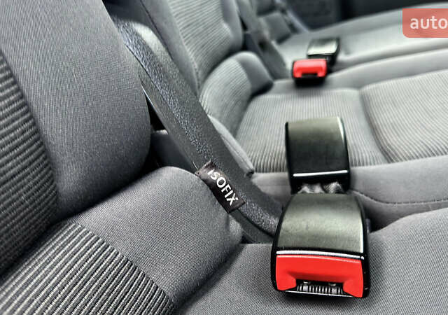 Черный Фольксваген Туран, объемом двигателя 1.6 л и пробегом 176 тыс. км за 8198 $, фото 44 на Automoto.ua