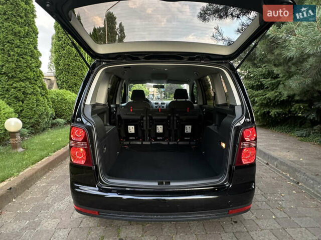 Черный Фольксваген Туран, объемом двигателя 1.6 л и пробегом 220 тыс. км за 7700 $, фото 22 на Automoto.ua