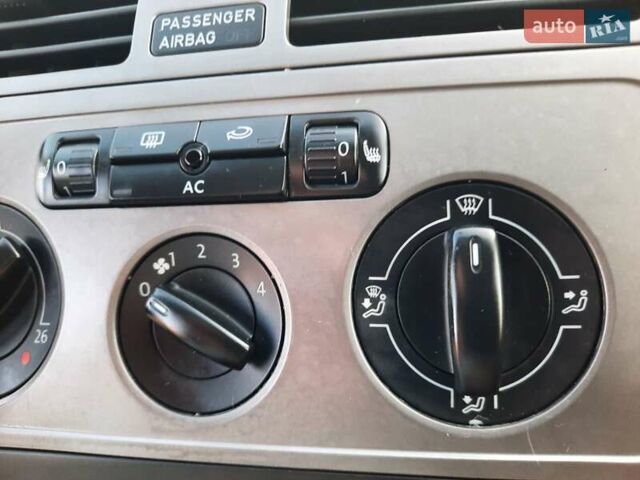 Черный Фольксваген Туран, объемом двигателя 1.6 л и пробегом 213 тыс. км за 8550 $, фото 61 на Automoto.ua