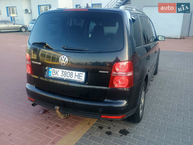 Черный Фольксваген Туран, объемом двигателя 2 л и пробегом 290 тыс. км за 6500 $, фото 4 на Automoto.ua