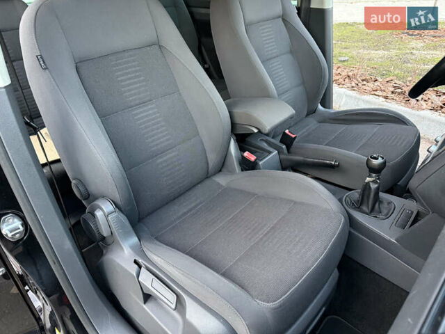 Черный Фольксваген Туран, объемом двигателя 1.4 л и пробегом 210 тыс. км за 5499 $, фото 38 на Automoto.ua