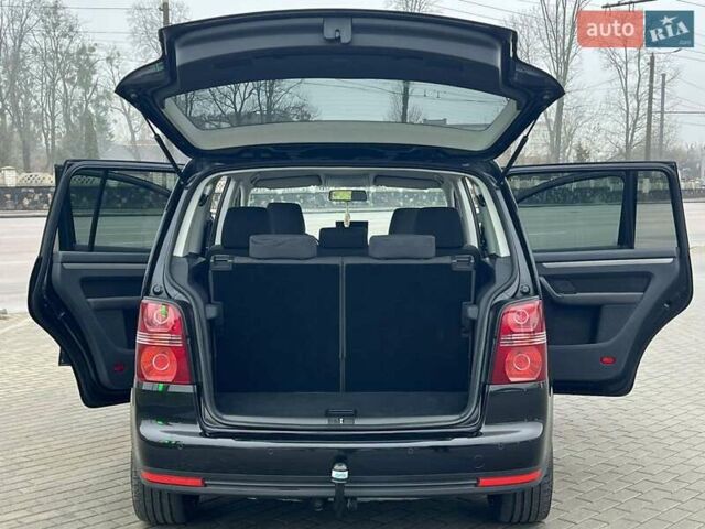 Чорний Фольксваген Туран, об'ємом двигуна 1.6 л та пробігом 147 тис. км за 8350 $, фото 8 на Automoto.ua