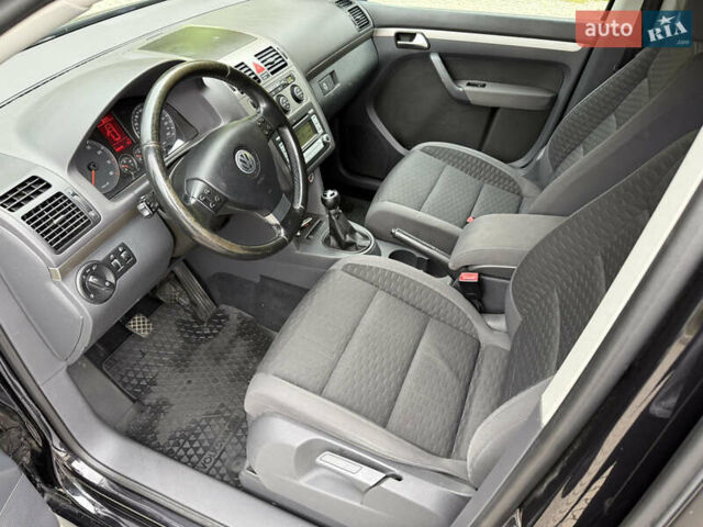 Чорний Фольксваген Туран, об'ємом двигуна 1.6 л та пробігом 200 тис. км за 7950 $, фото 31 на Automoto.ua