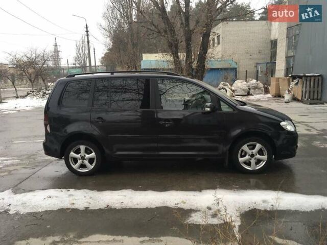 Черный Фольксваген Туран, объемом двигателя 1.9 л и пробегом 435 тыс. км за 6500 $, фото 2 на Automoto.ua