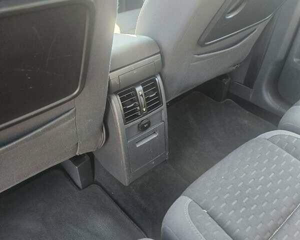 Чорний Фольксваген Туран, об'ємом двигуна 1.4 л та пробігом 216 тис. км за 7800 $, фото 29 на Automoto.ua