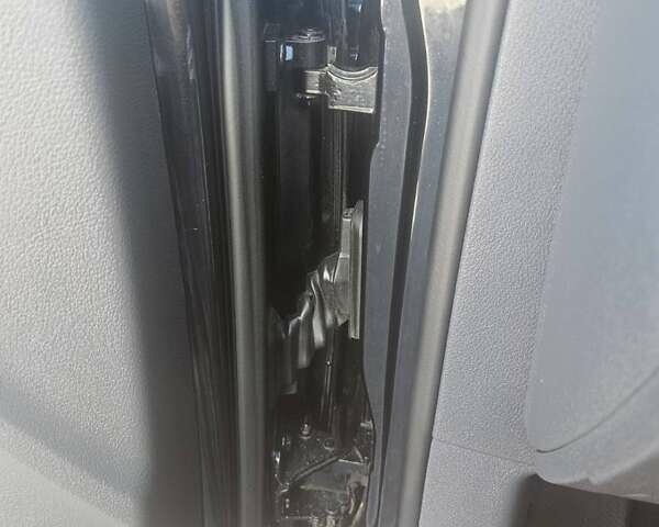 Чорний Фольксваген Туран, об'ємом двигуна 1.4 л та пробігом 216 тис. км за 7800 $, фото 28 на Automoto.ua