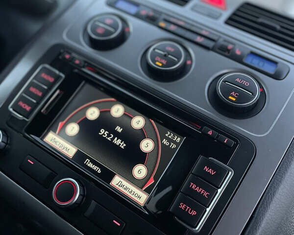 Чорний Фольксваген Туран, об'ємом двигуна 2 л та пробігом 292 тис. км за 8850 $, фото 55 на Automoto.ua