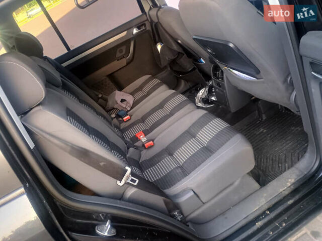 Черный Фольксваген Туран, объемом двигателя 2 л и пробегом 290 тыс. км за 6500 $, фото 17 на Automoto.ua