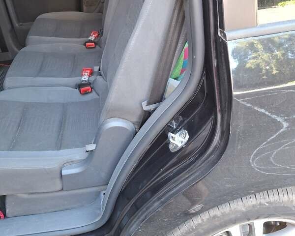 Черный Фольксваген Туран, объемом двигателя 1.98 л и пробегом 296 тыс. км за 7800 $, фото 14 на Automoto.ua