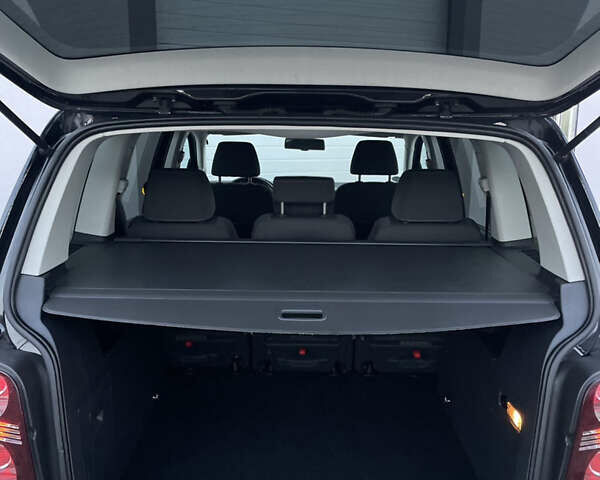 Чорний Фольксваген Туран, об'ємом двигуна 2 л та пробігом 292 тис. км за 8999 $, фото 80 на Automoto.ua