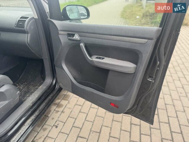 Чорний Фольксваген Туран, об'ємом двигуна 1.6 л та пробігом 260 тис. км за 6299 $, фото 28 на Automoto.ua