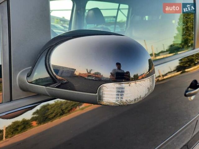 Черный Фольксваген Туран, объемом двигателя 1.6 л и пробегом 213 тыс. км за 8550 $, фото 41 на Automoto.ua