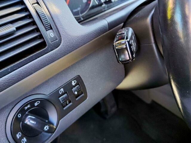 Черный Фольксваген Туран, объемом двигателя 2 л и пробегом 318 тыс. км за 2400 $, фото 11 на Automoto.ua