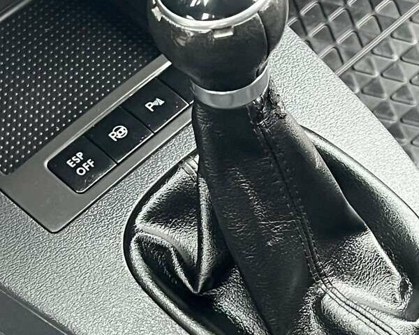 Чорний Фольксваген Туран, об'ємом двигуна 1.6 л та пробігом 147 тис. км за 8350 $, фото 43 на Automoto.ua