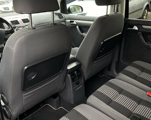 Черный Фольксваген Туран, объемом двигателя 1.6 л и пробегом 185 тыс. км за 8200 $, фото 13 на Automoto.ua