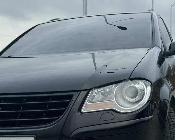 Черный Фольксваген Туран, объемом двигателя 1.4 л и пробегом 247 тыс. км за 7500 $, фото 3 на Automoto.ua