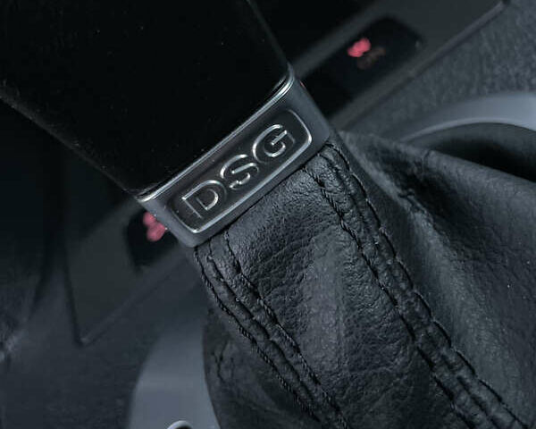 Чорний Фольксваген Туран, об'ємом двигуна 2 л та пробігом 292 тис. км за 8850 $, фото 50 на Automoto.ua