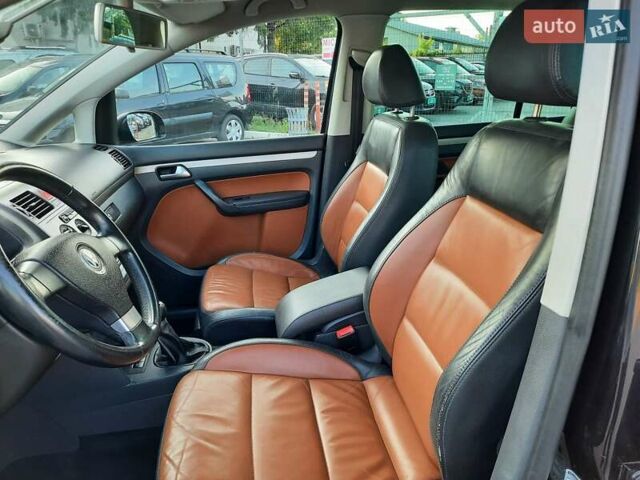 Черный Фольксваген Туран, объемом двигателя 1.6 л и пробегом 213 тыс. км за 8550 $, фото 52 на Automoto.ua