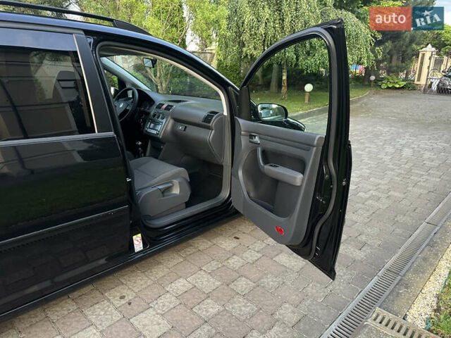 Черный Фольксваген Туран, объемом двигателя 1.6 л и пробегом 220 тыс. км за 7700 $, фото 36 на Automoto.ua