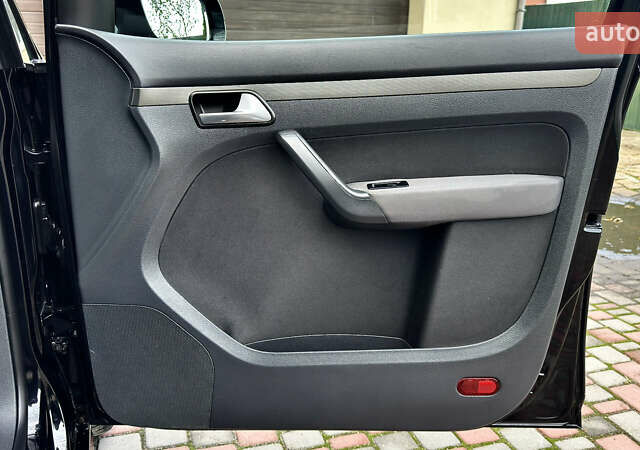 Черный Фольксваген Туран, объемом двигателя 1.6 л и пробегом 176 тыс. км за 8198 $, фото 82 на Automoto.ua