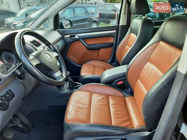 Черный Фольксваген Туран, объемом двигателя 1.6 л и пробегом 213 тыс. км за 8550 $, фото 51 на Automoto.ua