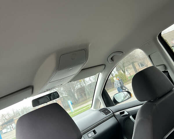 Черный Фольксваген Туран, объемом двигателя 1.6 л и пробегом 193 тыс. км за 7799 $, фото 36 на Automoto.ua