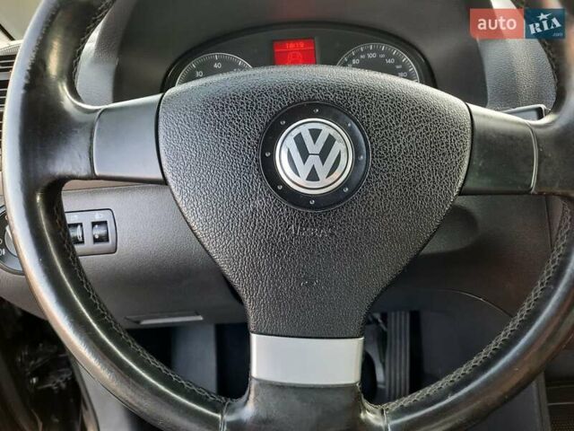 Черный Фольксваген Туран, объемом двигателя 1.6 л и пробегом 213 тыс. км за 8550 $, фото 54 на Automoto.ua
