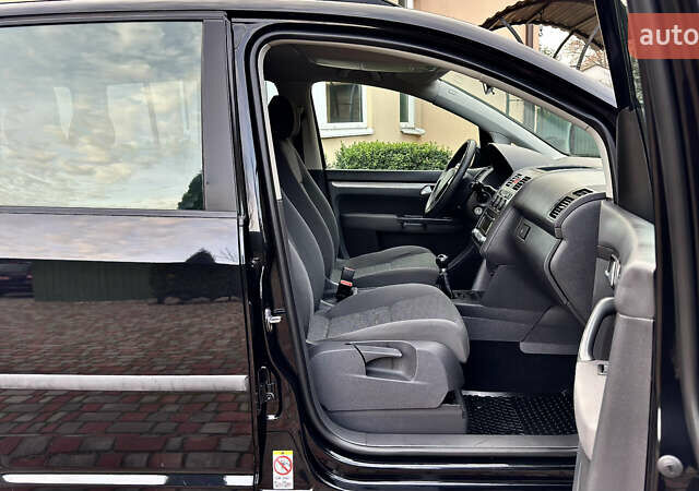 Черный Фольксваген Туран, объемом двигателя 1.6 л и пробегом 176 тыс. км за 8198 $, фото 46 на Automoto.ua