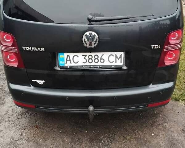 Черный Фольксваген Туран, объемом двигателя 1.9 л и пробегом 293 тыс. км за 7000 $, фото 6 на Automoto.ua