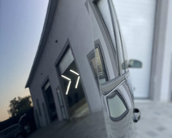 Чорний Фольксваген Туран, об'ємом двигуна 2 л та пробігом 292 тис. км за 8999 $, фото 41 на Automoto.ua