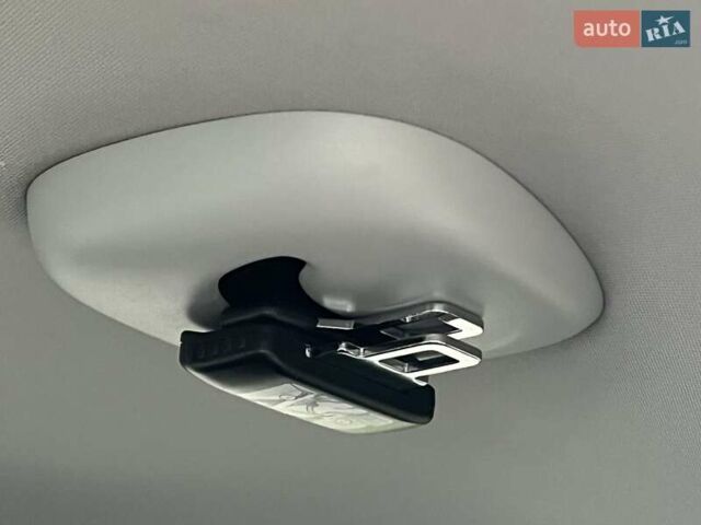 Чорний Фольксваген Туран, об'ємом двигуна 1.6 л та пробігом 147 тис. км за 8350 $, фото 55 на Automoto.ua