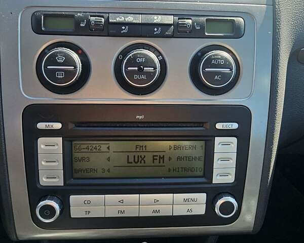 Чорний Фольксваген Туран, об'ємом двигуна 1.4 л та пробігом 216 тис. км за 7800 $, фото 8 на Automoto.ua