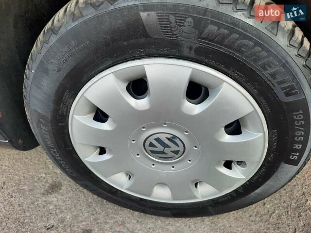 Черный Фольксваген Туран, объемом двигателя 1.6 л и пробегом 213 тыс. км за 8550 $, фото 150 на Automoto.ua