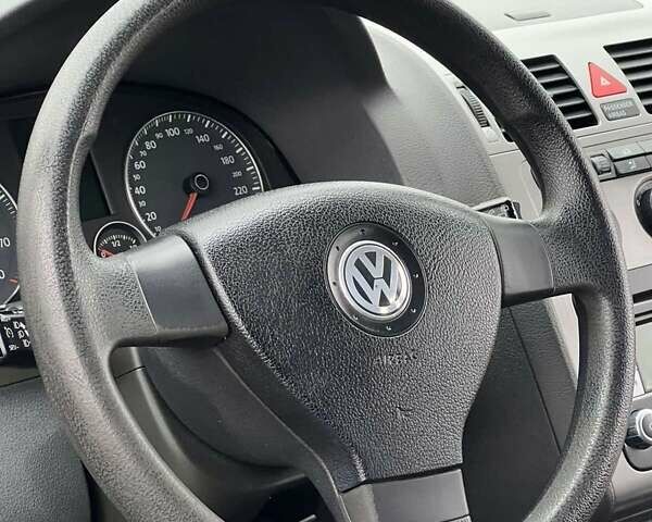 Чорний Фольксваген Туран, об'ємом двигуна 1.6 л та пробігом 147 тис. км за 8350 $, фото 42 на Automoto.ua