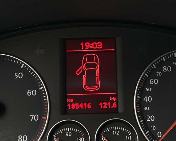 Черный Фольксваген Туран, объемом двигателя 1.6 л и пробегом 185 тыс. км за 8200 $, фото 20 на Automoto.ua