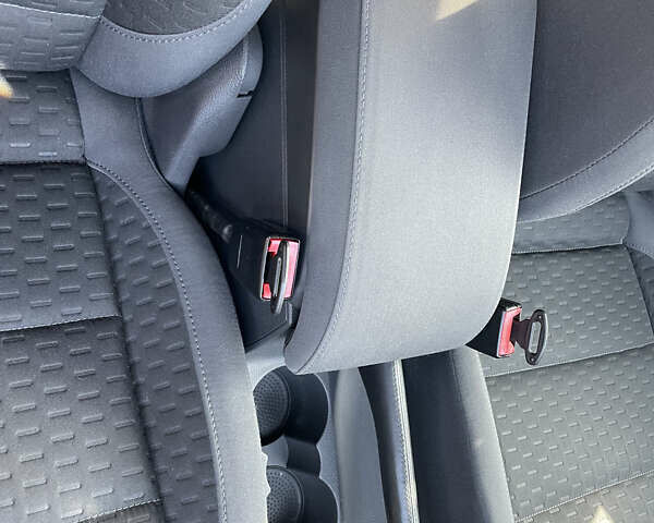 Чорний Фольксваген Туран, об'ємом двигуна 1.4 л та пробігом 192 тис. км за 7500 $, фото 23 на Automoto.ua