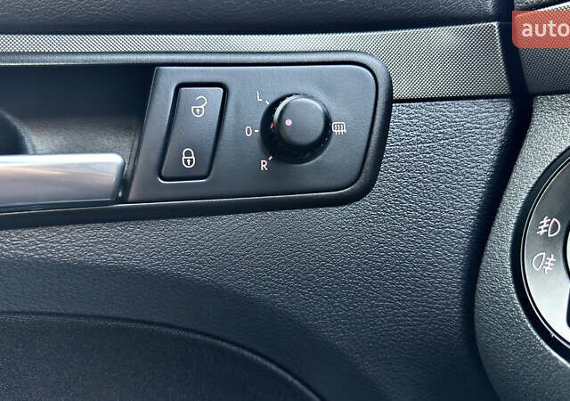 Черный Фольксваген Туран, объемом двигателя 1.6 л и пробегом 176 тыс. км за 8198 $, фото 76 на Automoto.ua