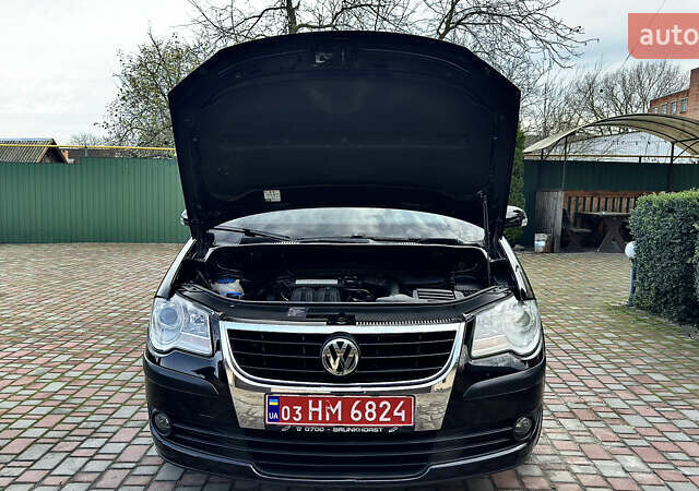 Черный Фольксваген Туран, объемом двигателя 1.6 л и пробегом 176 тыс. км за 8198 $, фото 83 на Automoto.ua
