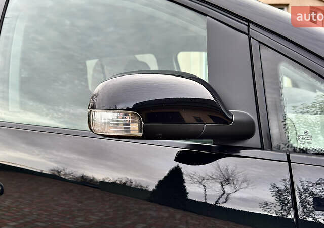 Черный Фольксваген Туран, объемом двигателя 1.6 л и пробегом 176 тыс. км за 8198 $, фото 94 на Automoto.ua